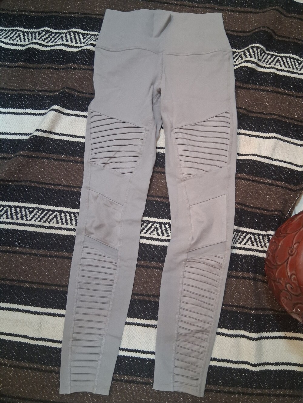 ALO Yoga Gray Ribbed Moto Jeggings